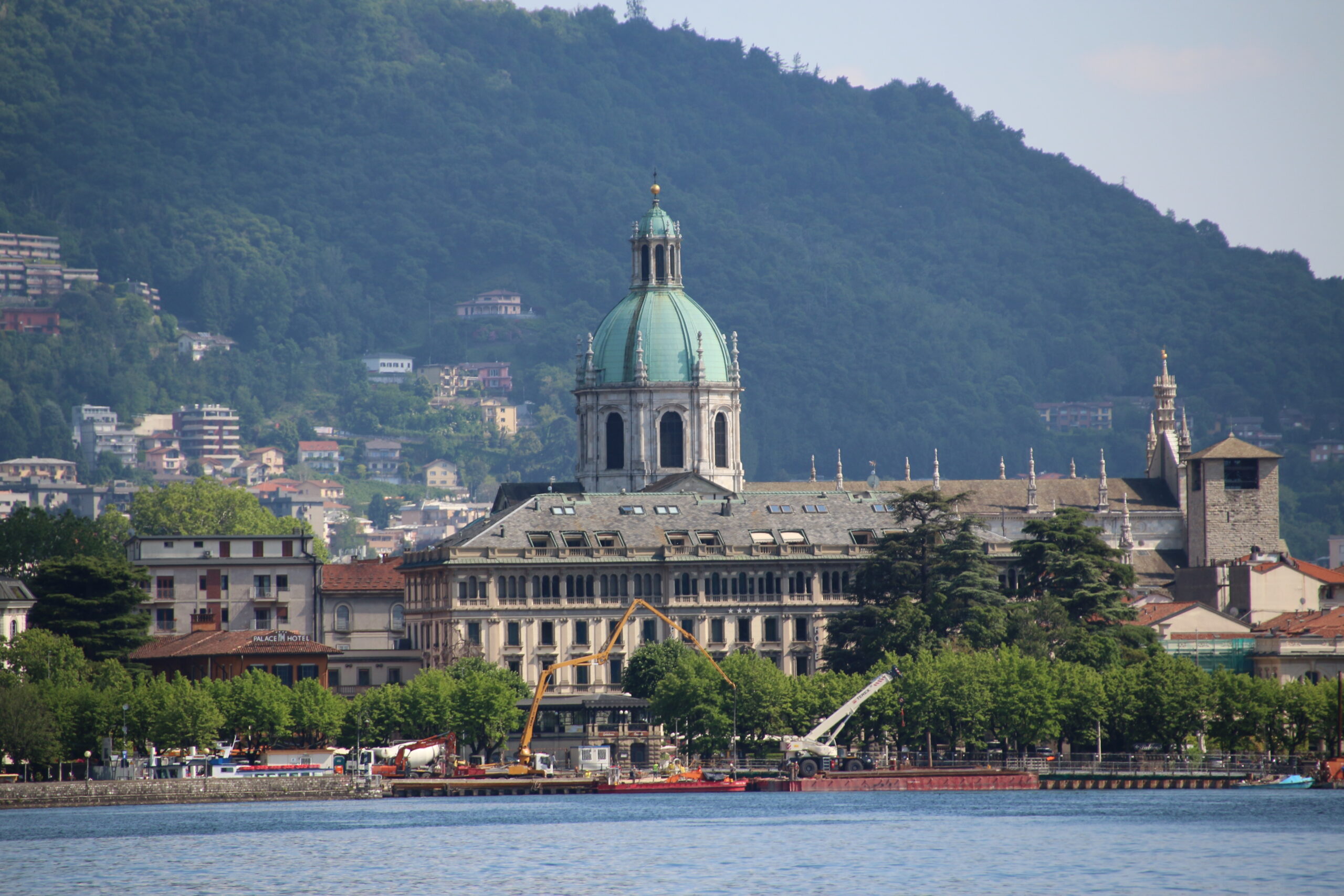 città di como e duomo