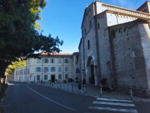 basilica sant'abbondio chiesetta santi damiano cosma slow lake como tour monumenti