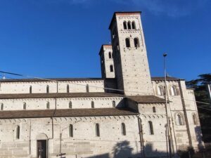 basilica sant'abbondio chiesetta santi damiano cosma slow lake como tour monumenti