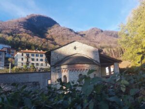 basilica sant'abbondio chiesetta santi damiano cosma slow lake como tour monumenti