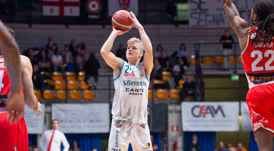 pallacanestro cantù cento ferrara serie a2 campionato coach brienza