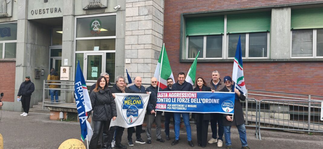 fratelli d'italia como flash mob solidarietà forze dell'ordine questura como news notizie a como