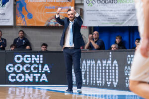 pallacanestro acqua s.bernardo cantù assigeco piacenza serie a2 basket coach nicola brienza