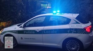 polizia locale como via XXVII maggio pullman turistico incastrato soccorsi vigili del fuoco enel soccorso stradale como news notizie a como